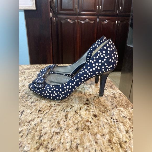 Navy Blue And Beige Spotted Heels Like New “Coach and Four” brand NOT COACH - Picture 2 of 6